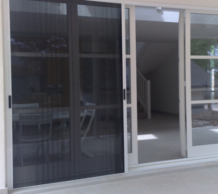 ZigZag Retractable Screens Open From Both Sides